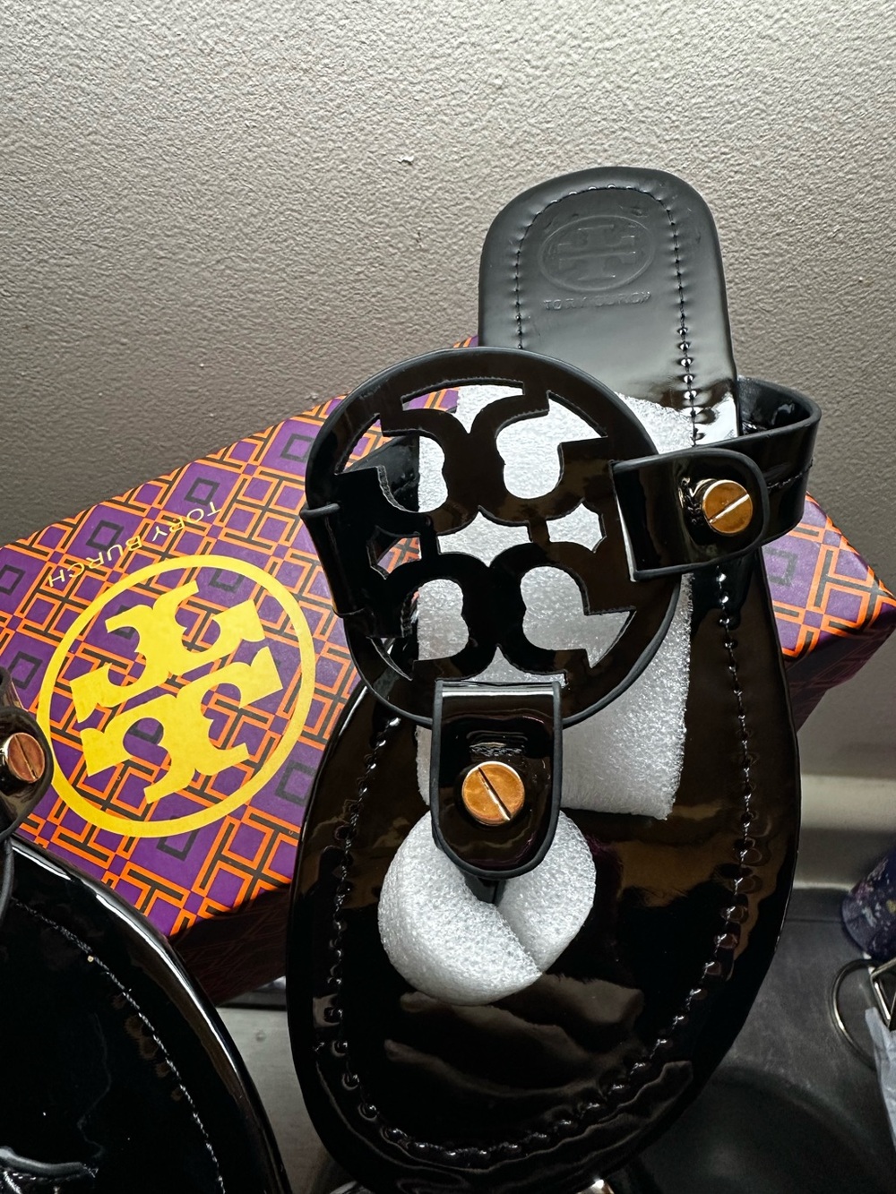 Tory Burch Girls Black Patent Logo Thong Sandals with Gold Accent - Picture 4 of 5